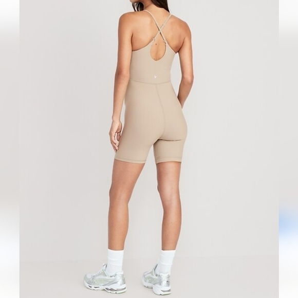 Old Navy PowerLite Lycra ADAPTIV Bodysuit 6-inch inseam - Birch Leaf - Picture 3 of 14